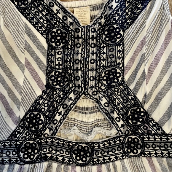 Striped Romper with open middle - Picture 3 of 6